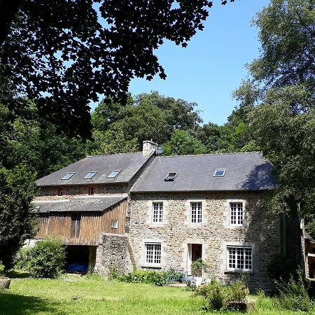 Bed and Breakfast Le Vieux Moulin Goudelin Exterior foto