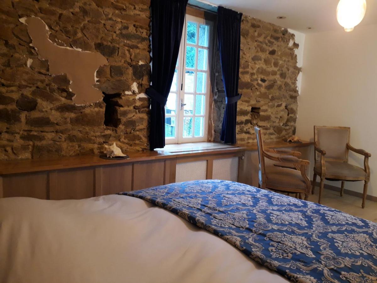 Bed and Breakfast Le Vieux Moulin Goudelin Exterior foto