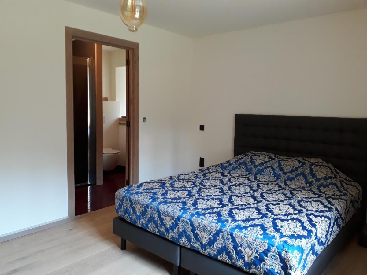 Bed and Breakfast Le Vieux Moulin Goudelin Exterior foto