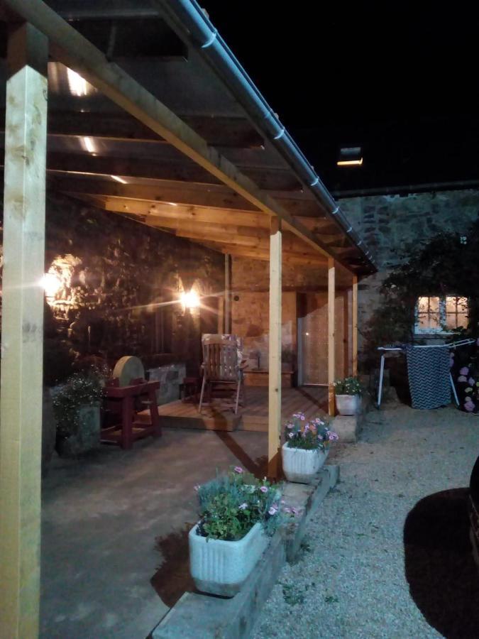 Bed and Breakfast Le Vieux Moulin Goudelin Exterior foto