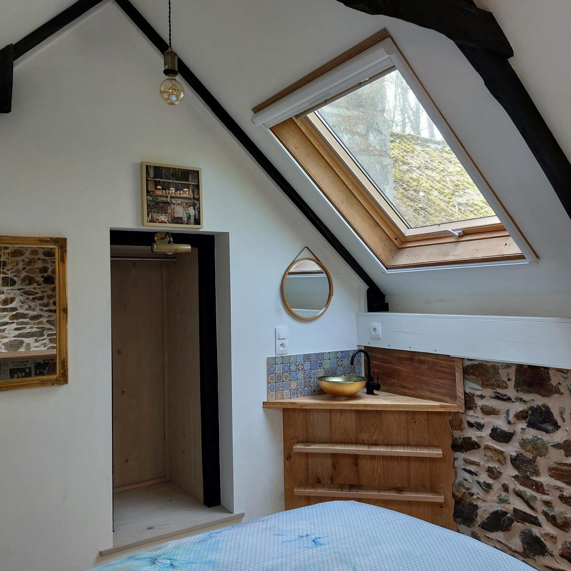 Bed and Breakfast Le Vieux Moulin Goudelin Zimmer foto