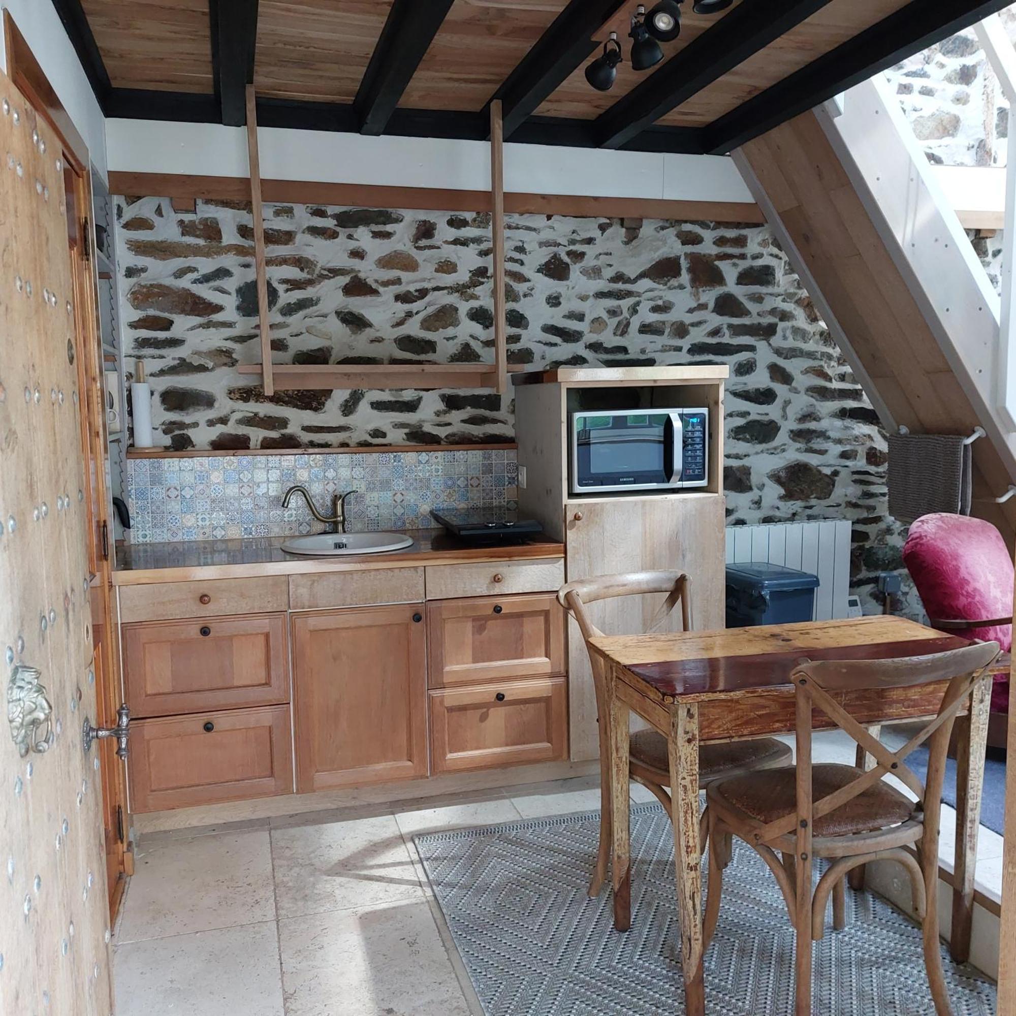 Bed and Breakfast Le Vieux Moulin Goudelin Zimmer foto