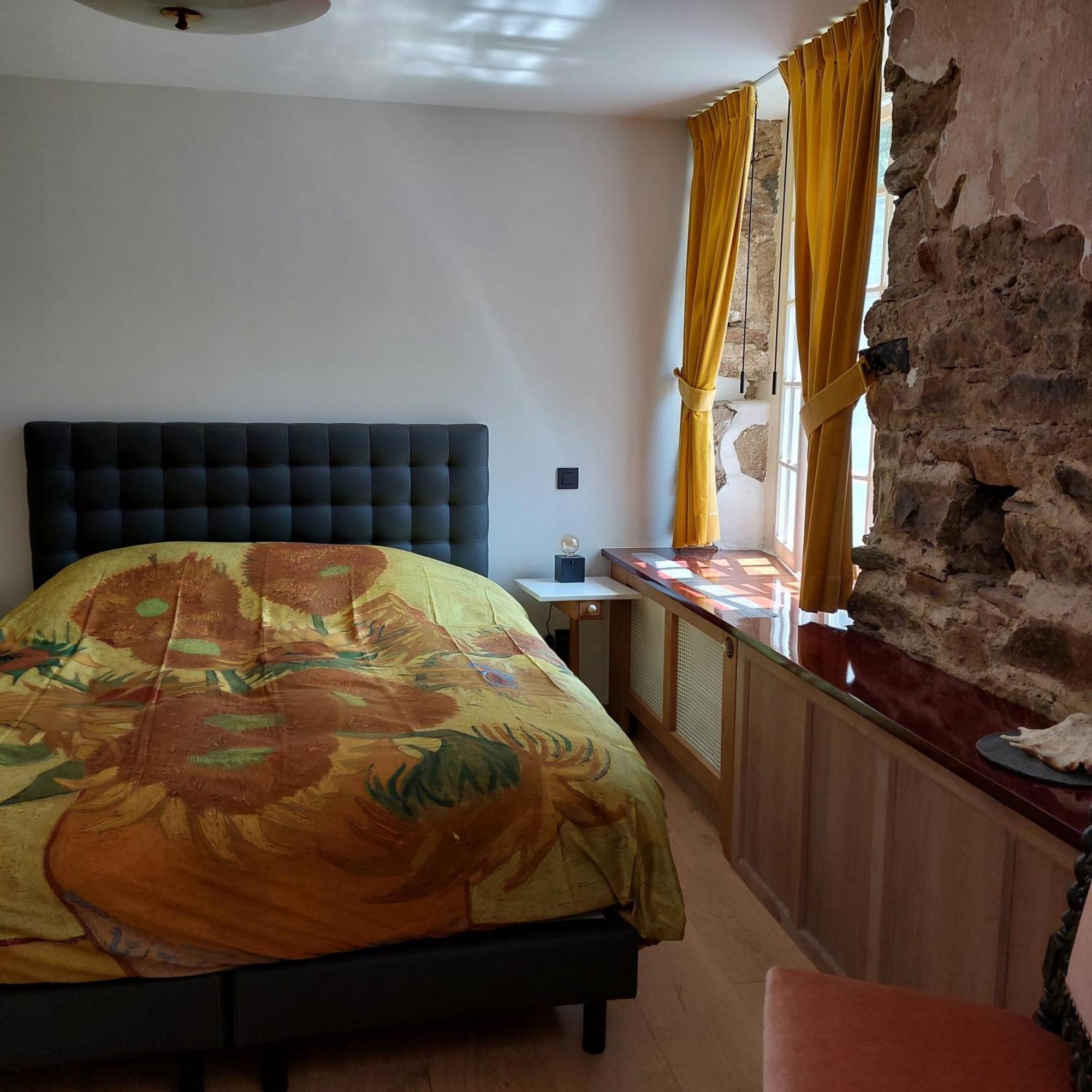 Bed and Breakfast Le Vieux Moulin Goudelin Zimmer foto